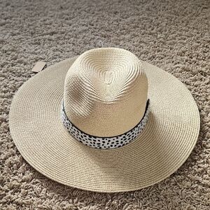 Stylish Tan Wide-Brim Hat NEW